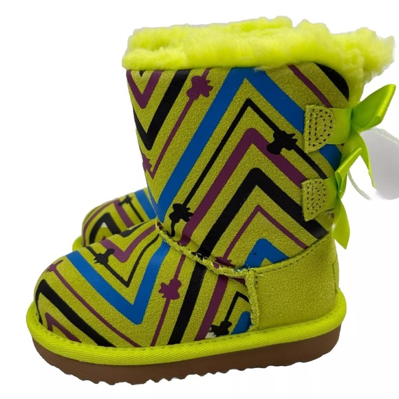 UGG Australia Toddler Bailey Bow II Galactic Print Boots Size 8T Green - Picture 4 of 4